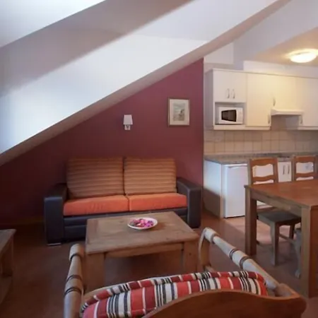 Apartamento Turisticos Cuirgu